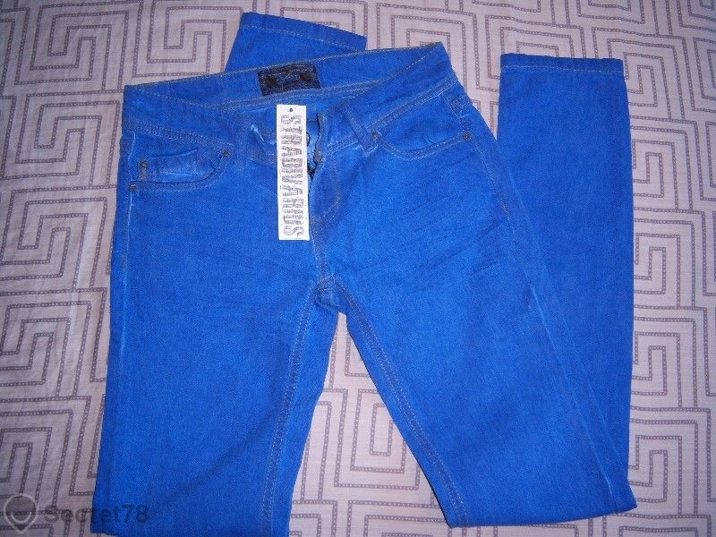 Нови дънки Stradivarius Colorjeans в наситено синьо (размер EU 34)