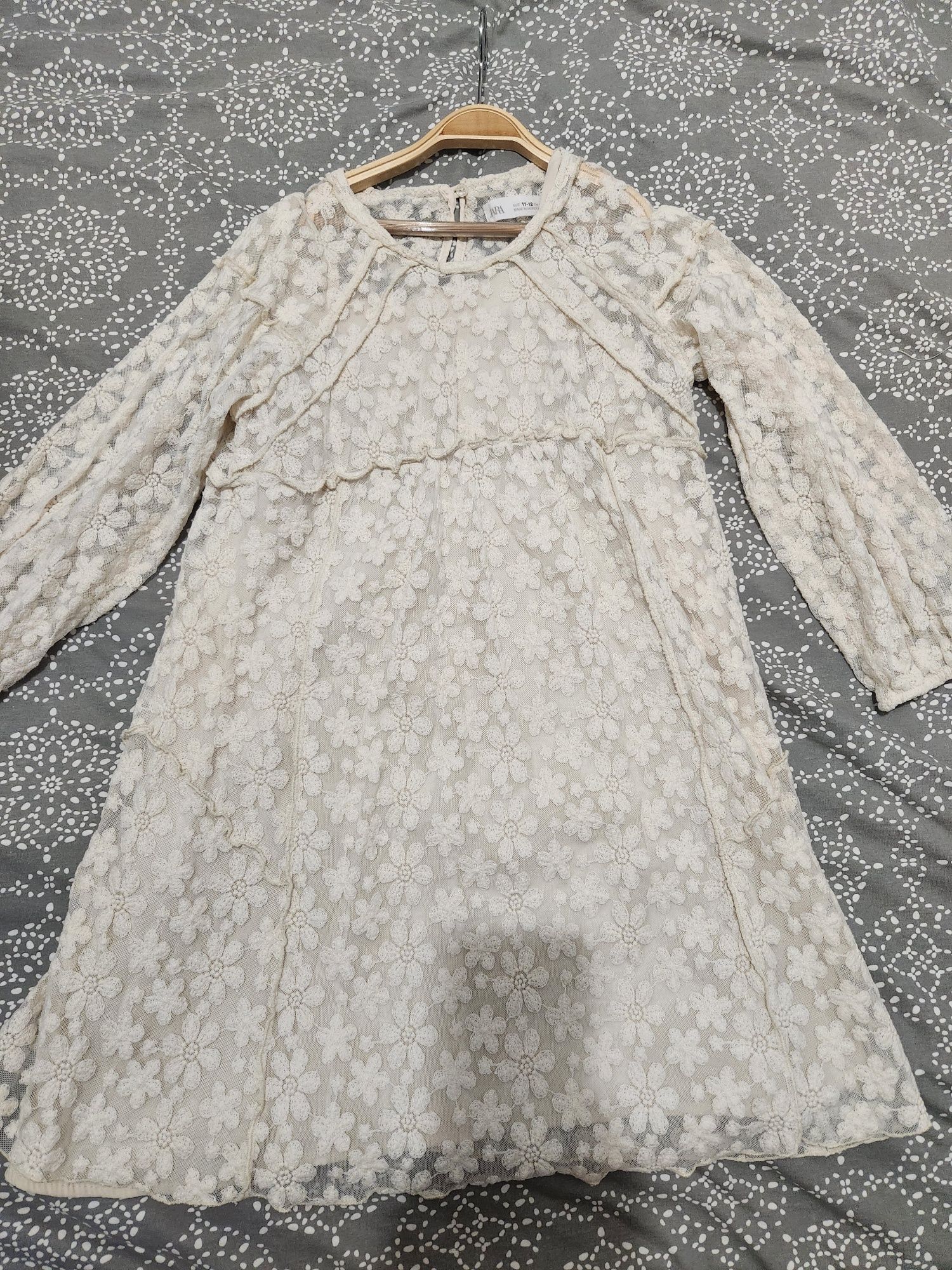 Дантелена рокля Zara