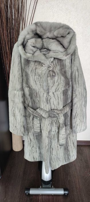 Продам женскую шубку из бобра