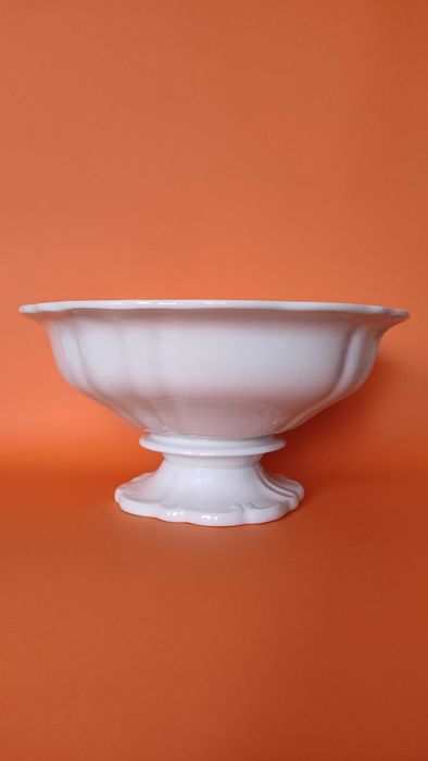 Порцеланова фруктиера със столче