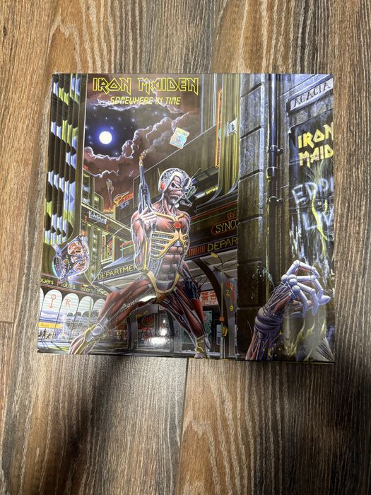 Продавам чисто нови грамофонни плочи