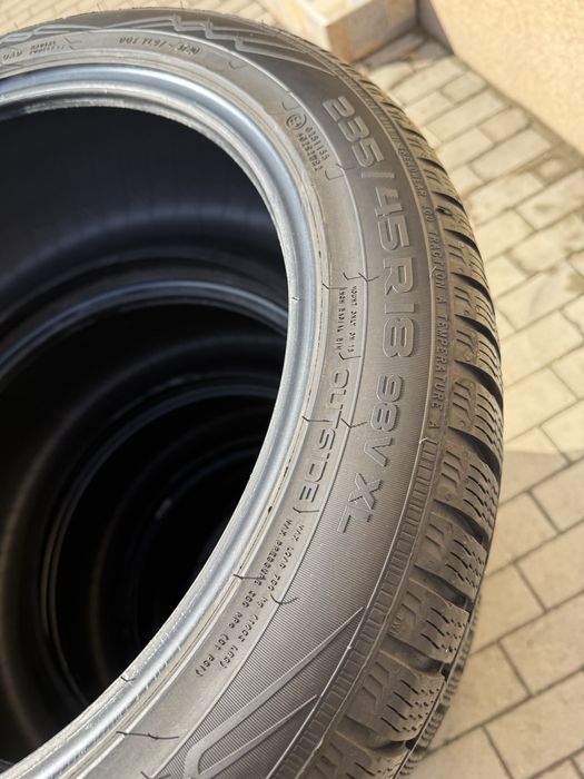 Anvelope 235 45 18 Nokian Iarna