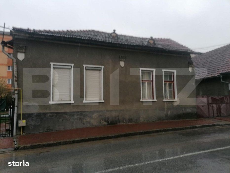 Casa renovabila 200mp 6 camere 1 bucatarie 1 baie 450mp teren Zona Aiu