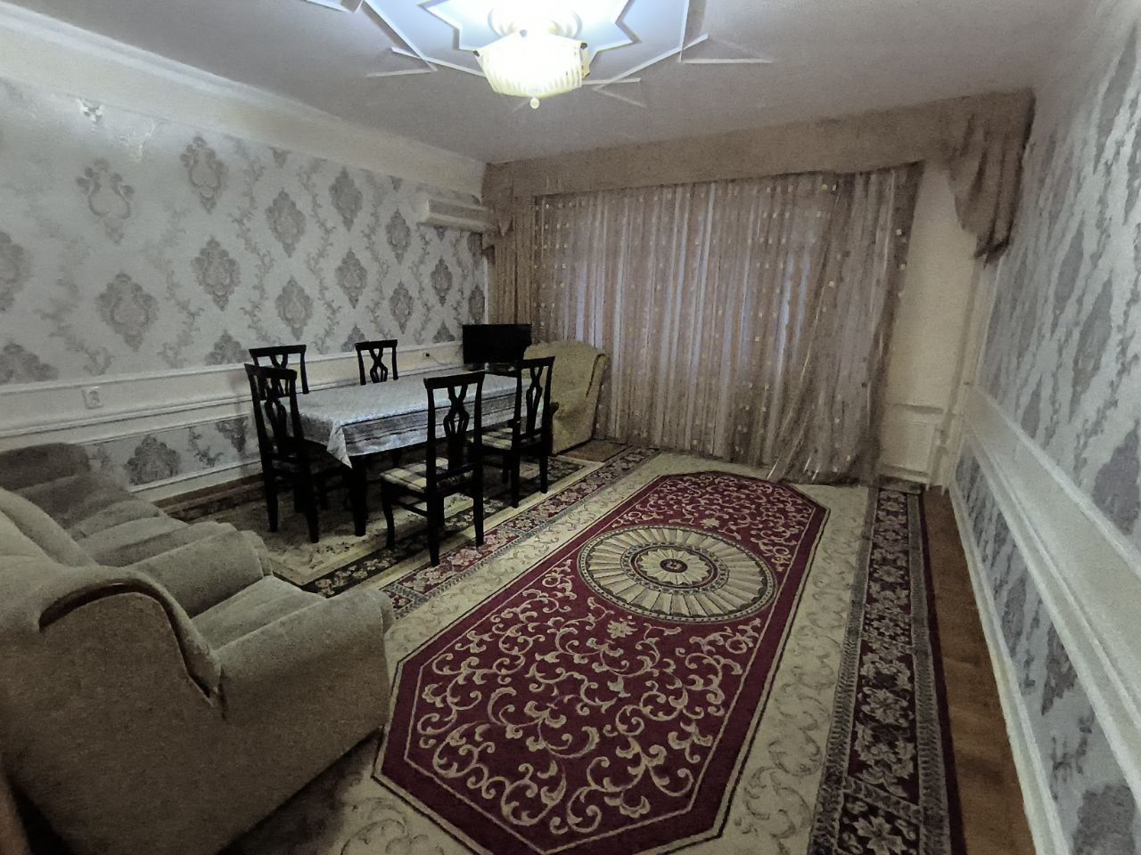 Срочно продаётся недорого квартира в центре на Дружбе Народов 3/4/9.
