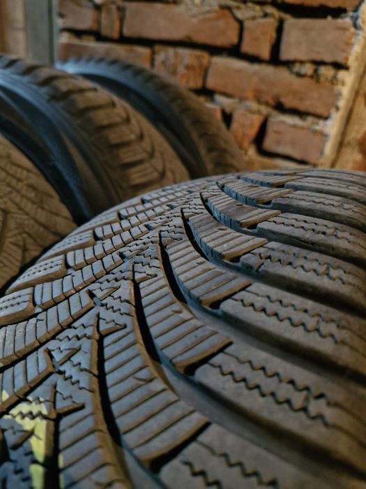 Зимни гуми Hankook 205-55-16 с железни джанти и тасове