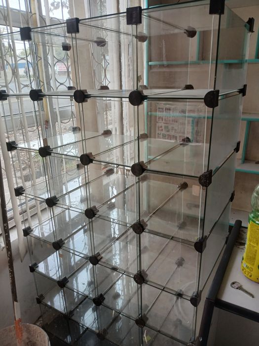 Стеклянная полочка для магазина