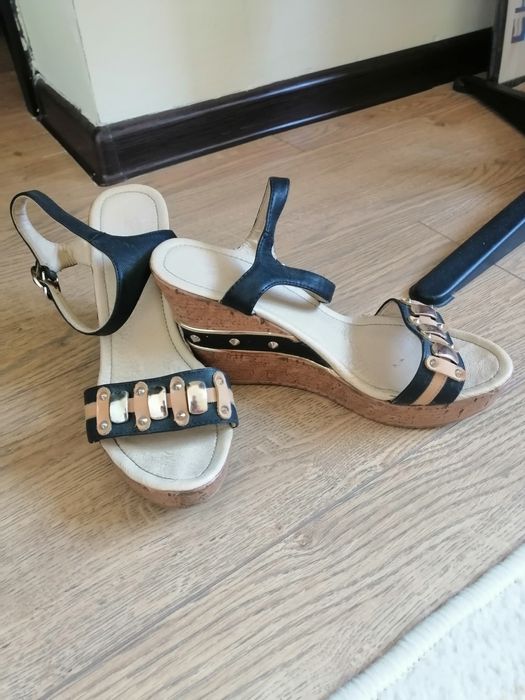 Босоножки на платформе