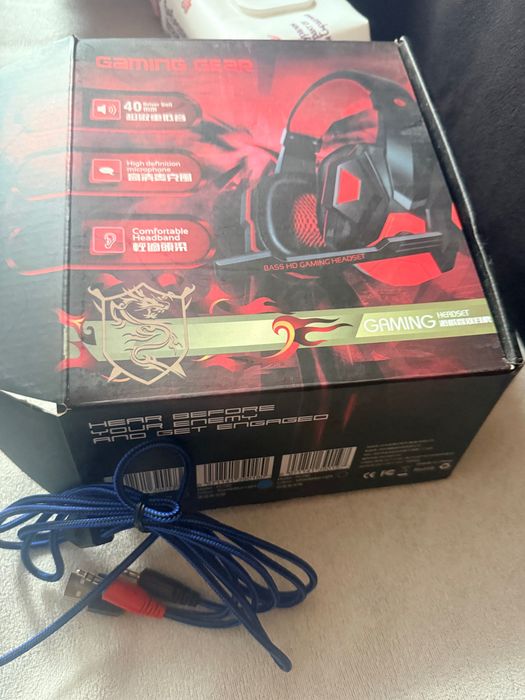 Геймърски слушалки и клавиятура