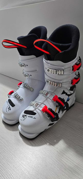 Clapari Rossignol HERO J4 marimea 23.5 folositi un singur sezon