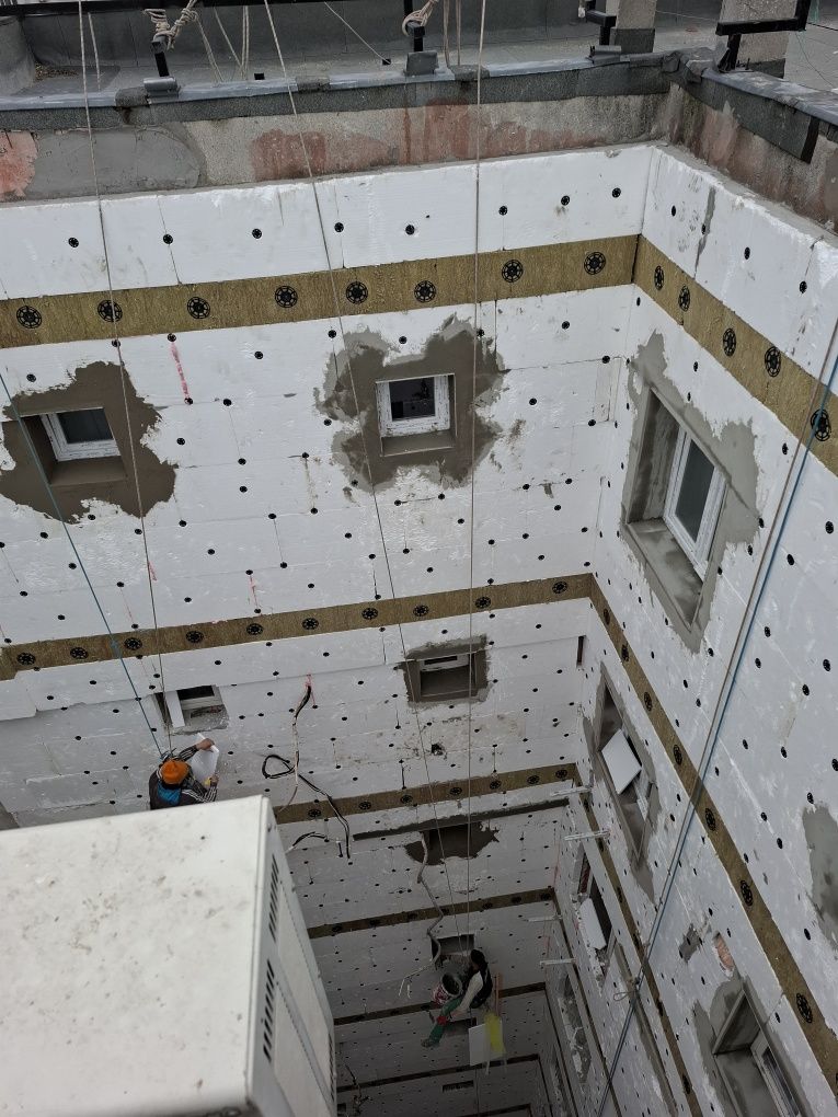 Reparații  fatada  cu alpiniști utilitari  București