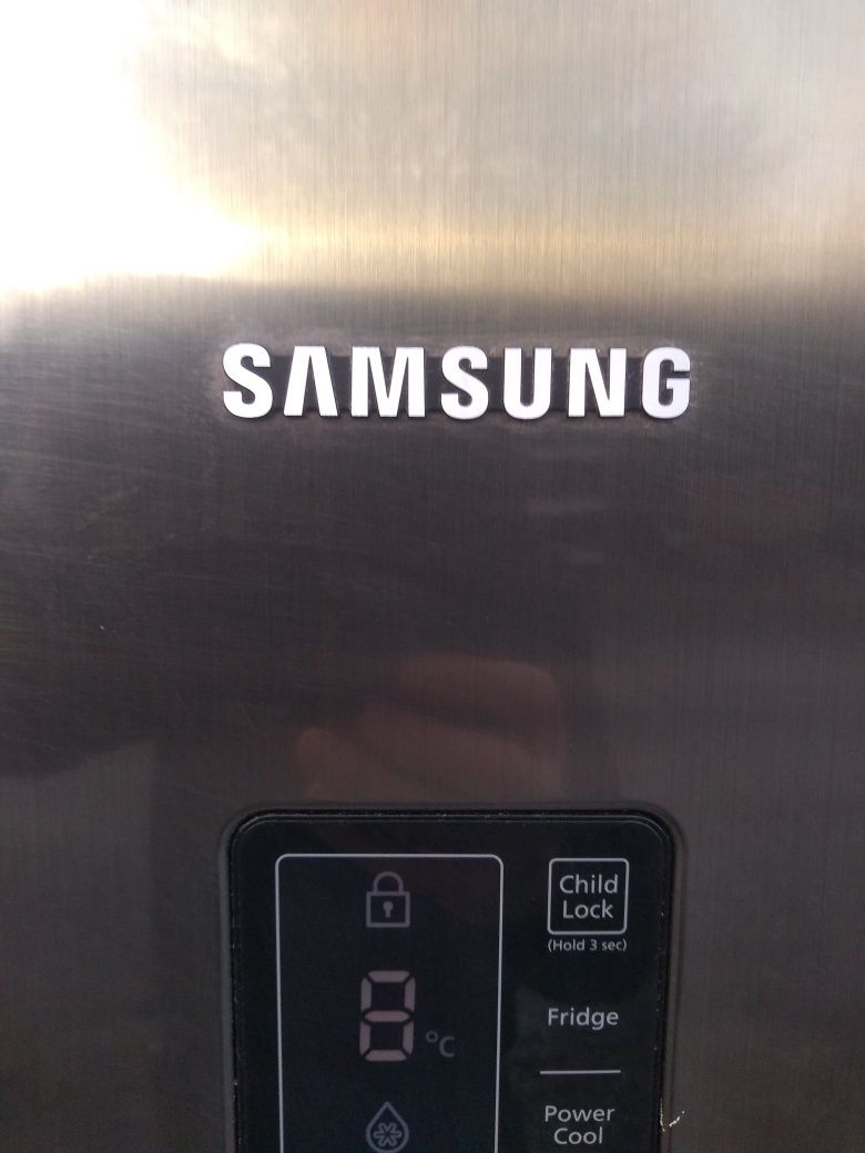Хладилник ,,Samsung " за ремонт / части .