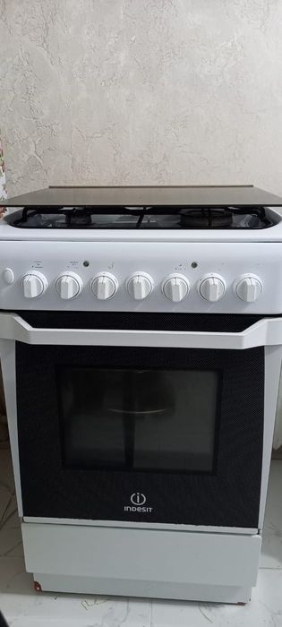 Продаю газ плиту Indesit 50 000 тг