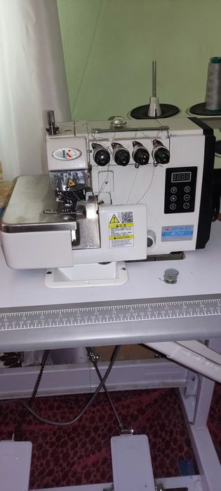 Швеная машинка Аверлок JEKSI JK- 747