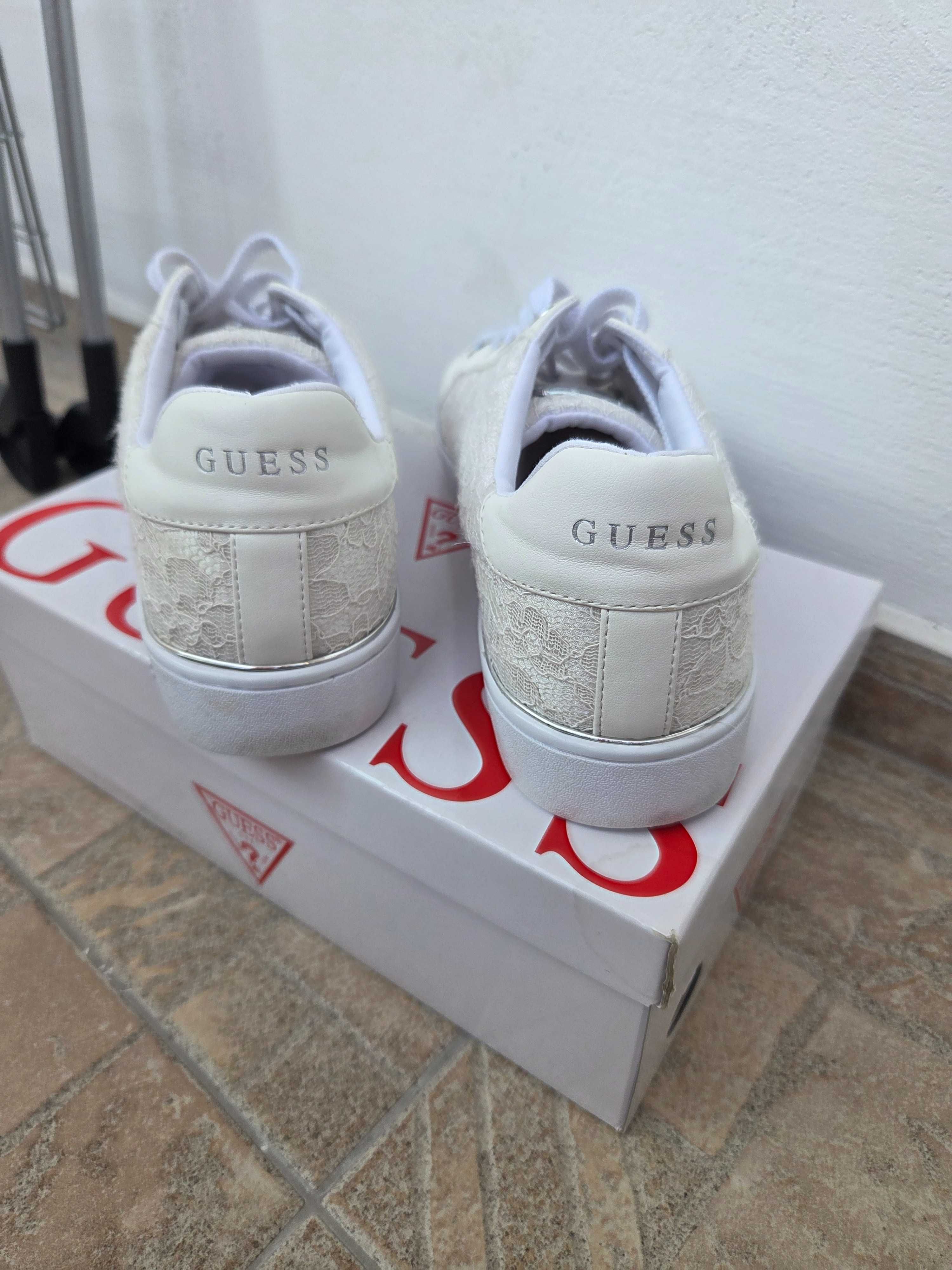 Guess бели дантелени кецове номер 41