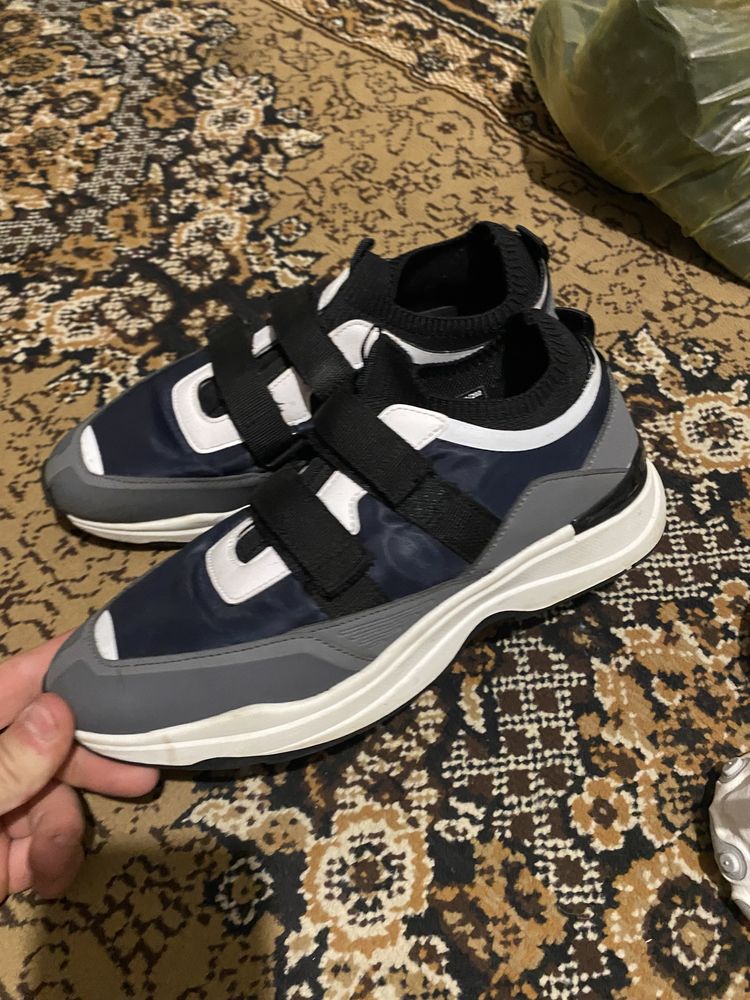 Adidasi tommy hilfiger si zara