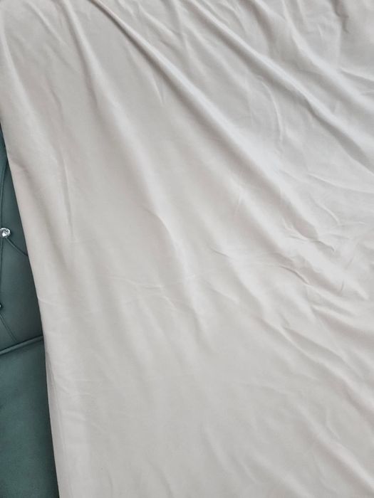 Продается шторы в хорошем состоянии в бежевом цвете в хорошем состояни