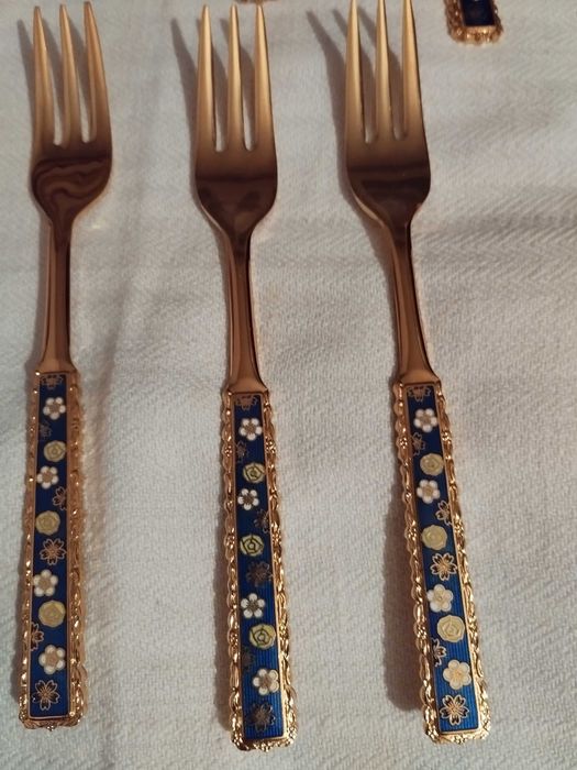 Позлатени чаени лъжички и десертни вилички