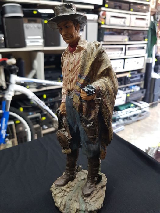 Оригинални статуи на Даниел монфорд