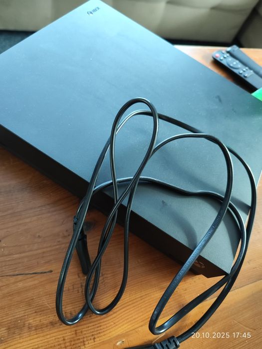 Конзола Xbox One X като нова