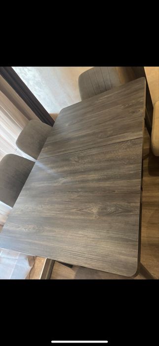 Маса ползвана много малко с подарък 2 стола