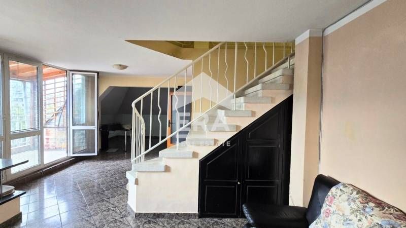 ЕРА ТЕРА предлага за продажба артистичен тристаен мезонет в един от на