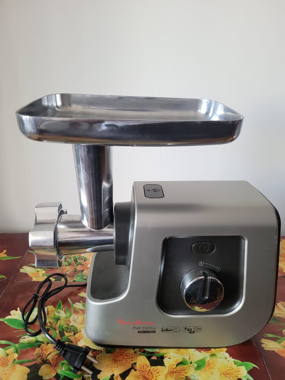 Продам мясорубку с овощерезкой Moulinex hv9 новую