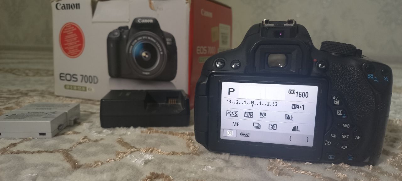 Canon 700 d xolati yaxshi obektiv 18-135 narxini kelishamiz