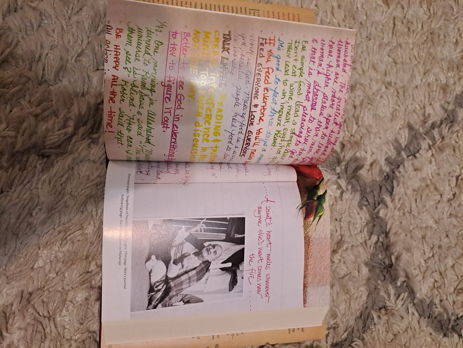 Love evеryone by Parvati Markus, книга за Махараджи