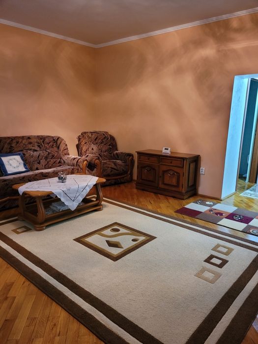 Casă de închiriat