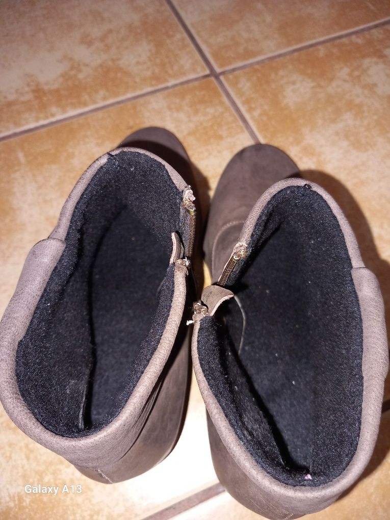 Botine din piele marca Peko, masura 36