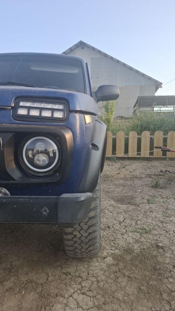 Нива 4×4 на полном ходу