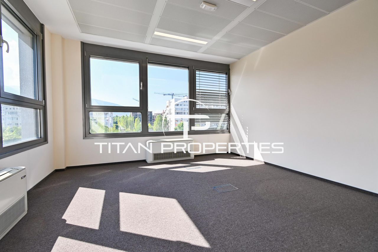 Дава се под наем Офис в София, Младост 4 - 200 кв.м за 3700 € - Снимка #1