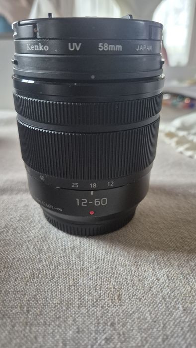 Vând  obiectiv Panasonic 12-60
