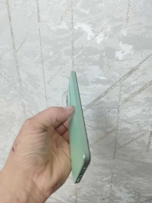 VIVO Y27S 8/128gb idyal kornishda ishlashi yaxshi