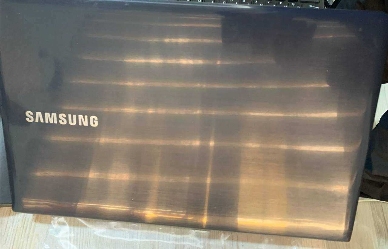 Ноутбук Samsung NP270E5G