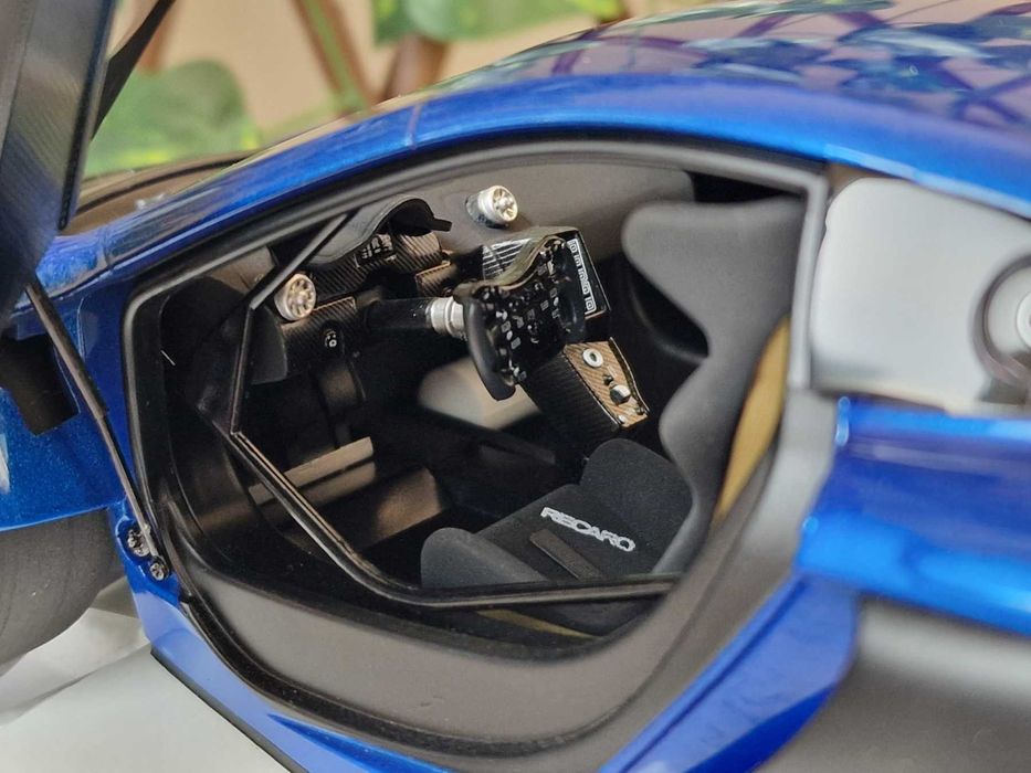 AutoART 1:18 Мащаб McLAREN 650 GT3