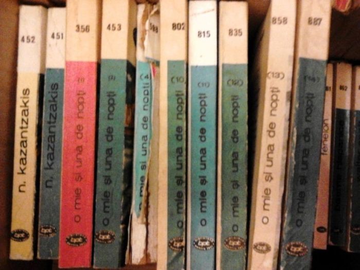Vand 50 de volume din colectia "Biblioteca pentru toti"