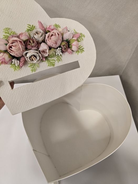 Булчински/сватбен букет и кутия за подаръци/пари