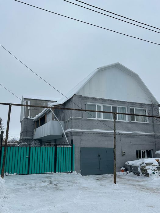 Продам коттедж. Первый этаж подходить под бизнес.