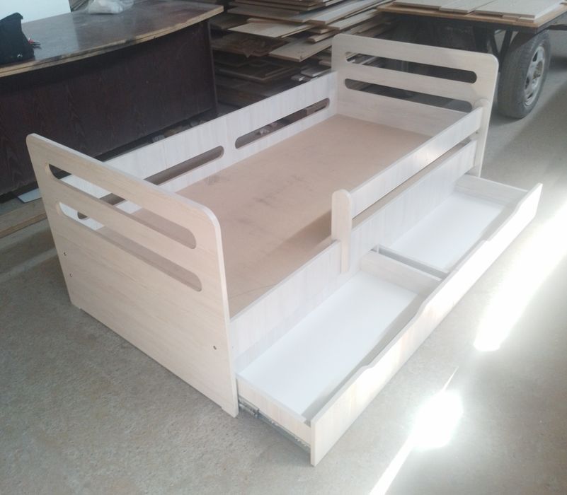 Bolalar kravati sotiladi