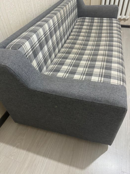 срочно продам диван!