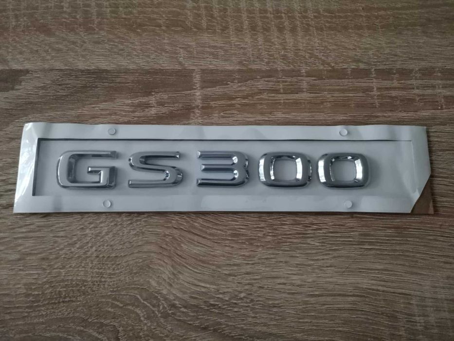 сребрист надпис Lexus GS 300