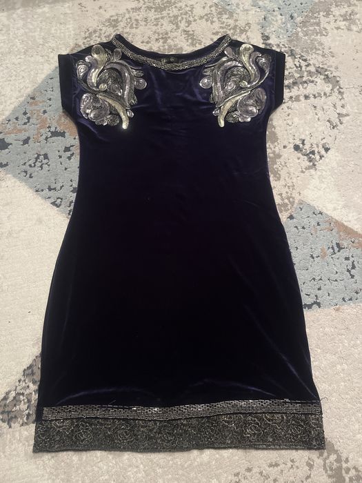 Элегантное бархатное платье фиолетового цвета