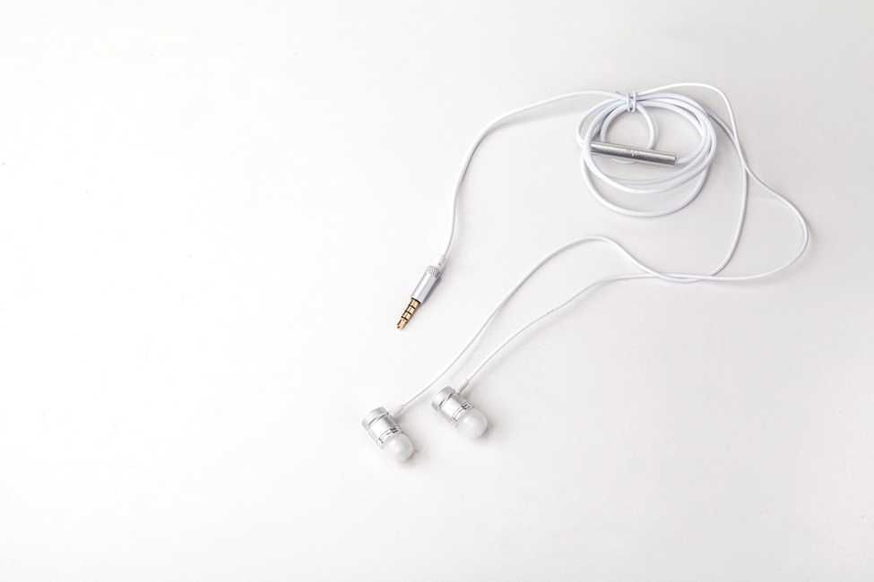 Сребристи метални слушалки с кабел - Две на цената на една