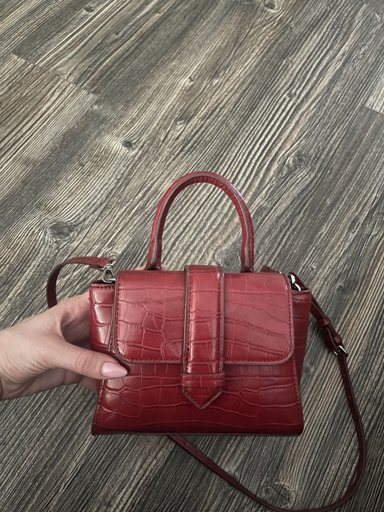 Червена чанта Zara