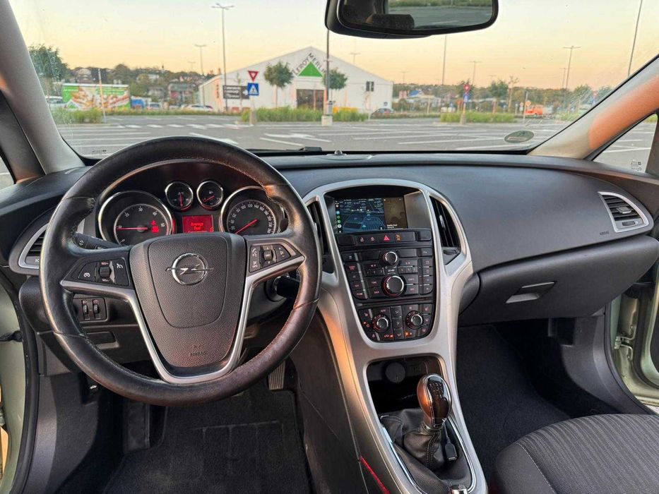 Opel Astra J Sports Tourer 2011 1.7 CDTI