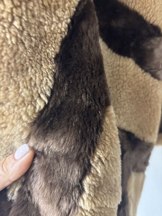 Haina dama din blana de miel