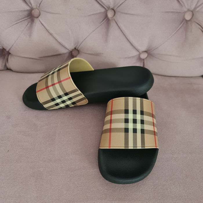 Papuci burberry originali