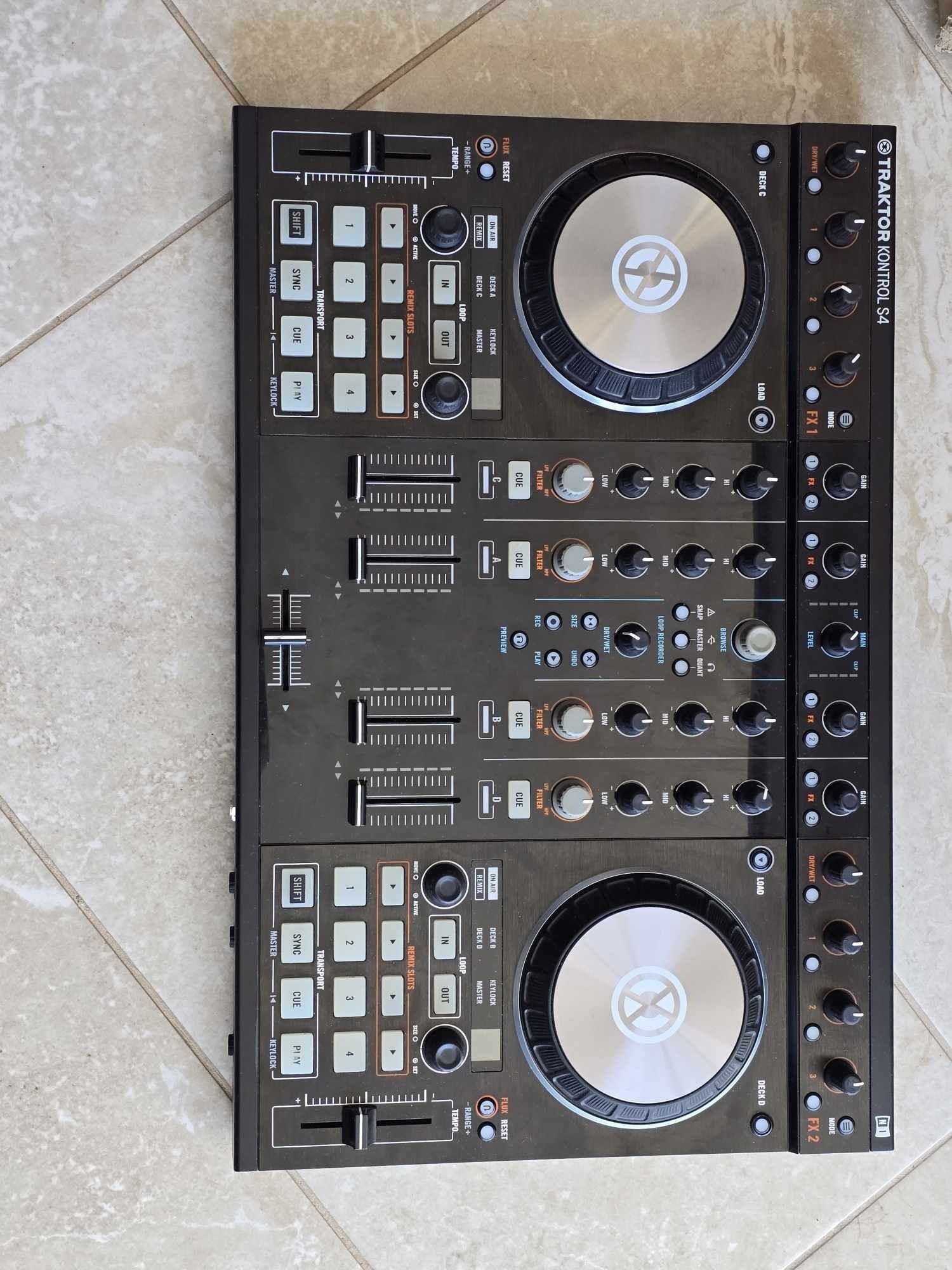Traktor S4 MK2 контролер