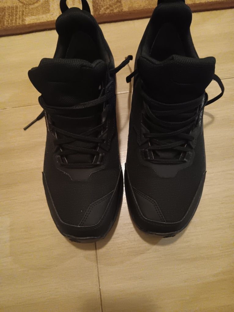 Продавам оригинални мъжки маратонки Adidas